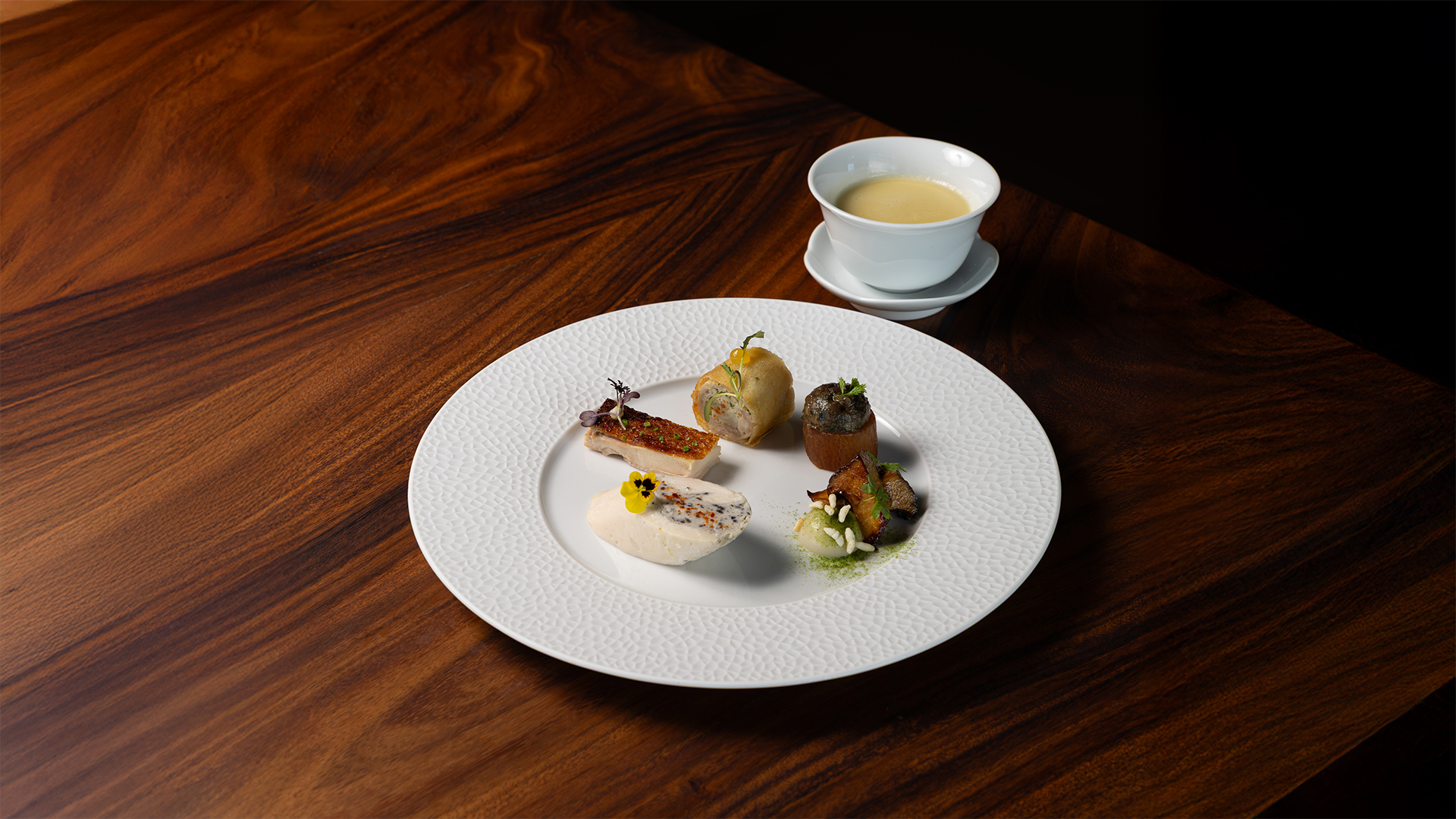 Forage – Elegant lunch experience with stunning views of the reservoir and lush jungle, at Mandai Rainforest Resort by Banyan Tree. 